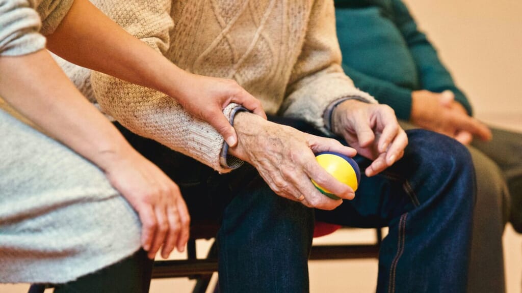 support-worker-with-elderly-man.jpg?w=1024&h=576&scale support-worker-with-elderly-man.jpg?w=1024&h=576&scale